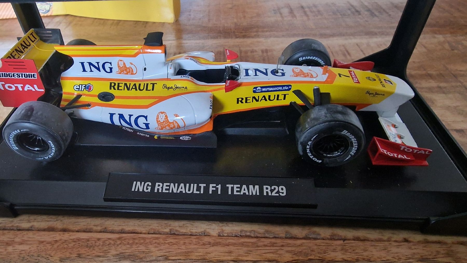 F1 ING ルノー R29 1/18 ING Renault F1 Team R29 - die cast - pronto modello da
