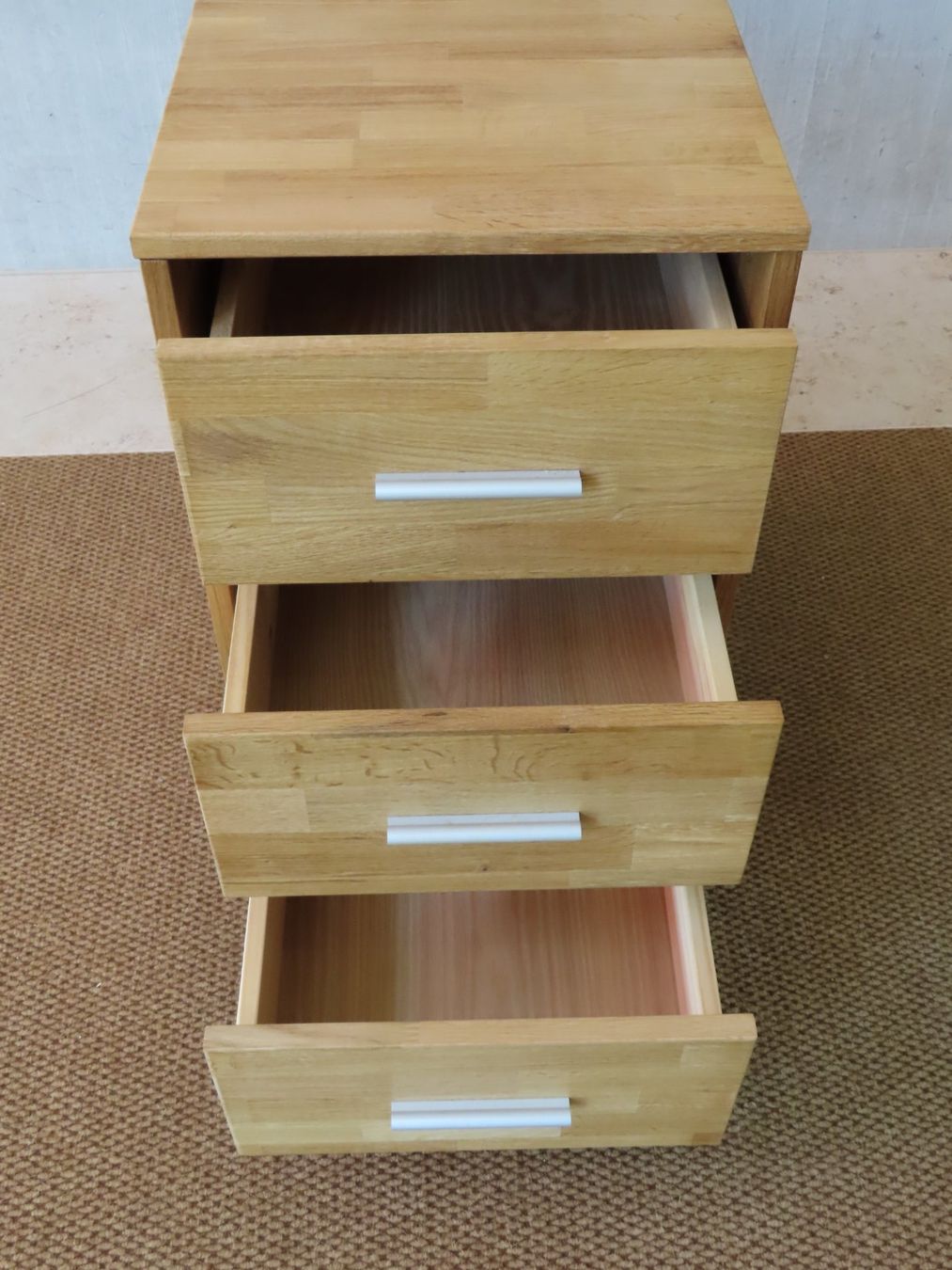 Schreibtische: Holzschreibtisch mit separatem Korpus – Gebraucht aus Reinach BL von WBZ-Flohmarkt 7