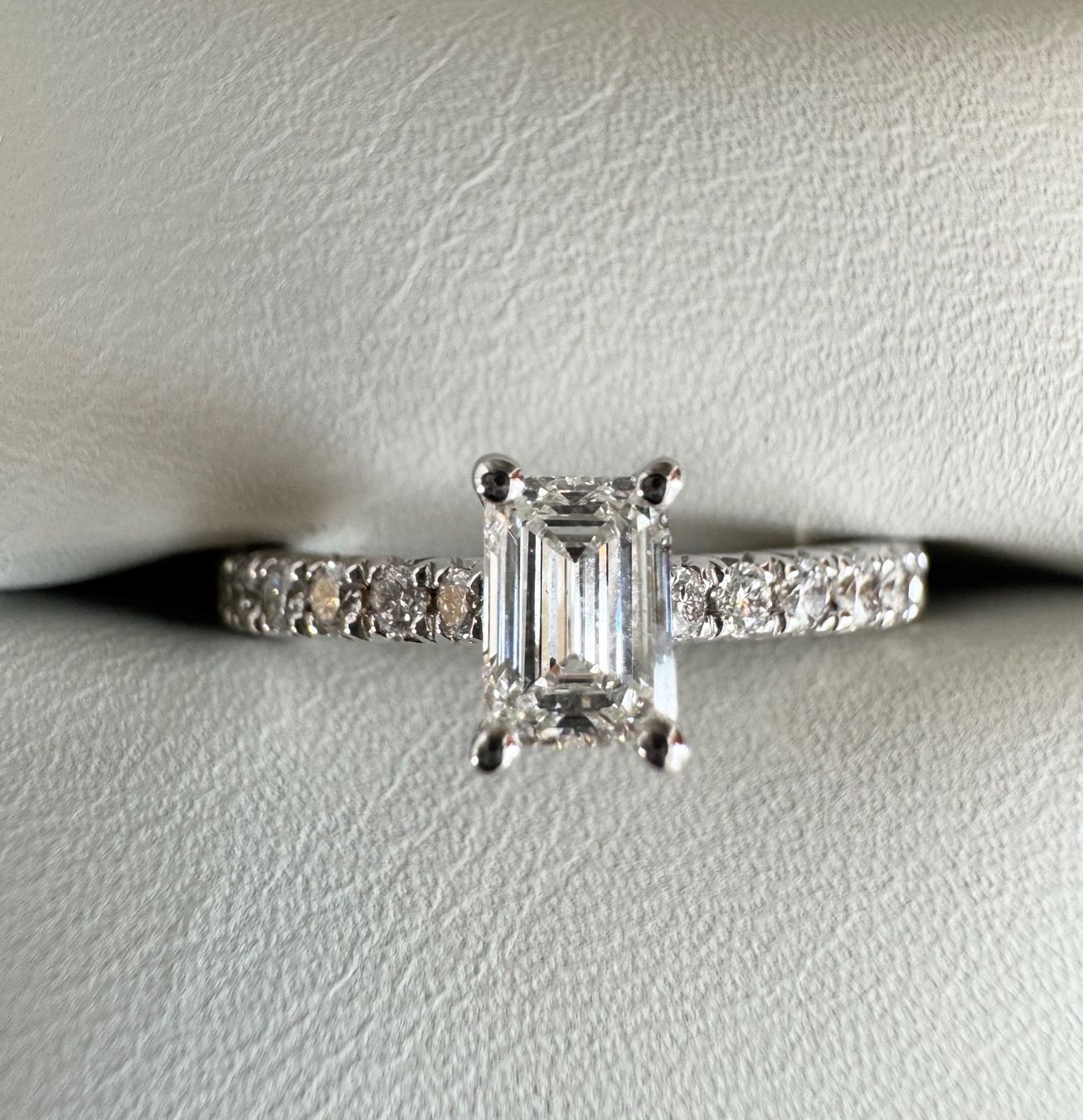 Anelli: Diamantring 0.40ct VS2 Emerald Cut – Nuovo (secondo la descrizione) da Glattpark(Opfikon) venduto da genevoise