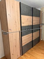 Kleiderschrank mit zwei Schiebetüren – CHF 150