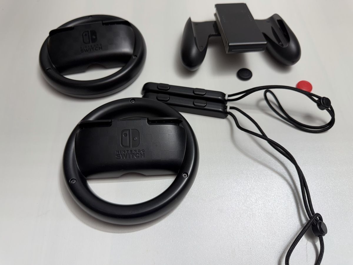 Nintendo Giochi: Accessoires Nintendo Switch volants et support noir – Usato da Brügg BE venduto da Goob 1