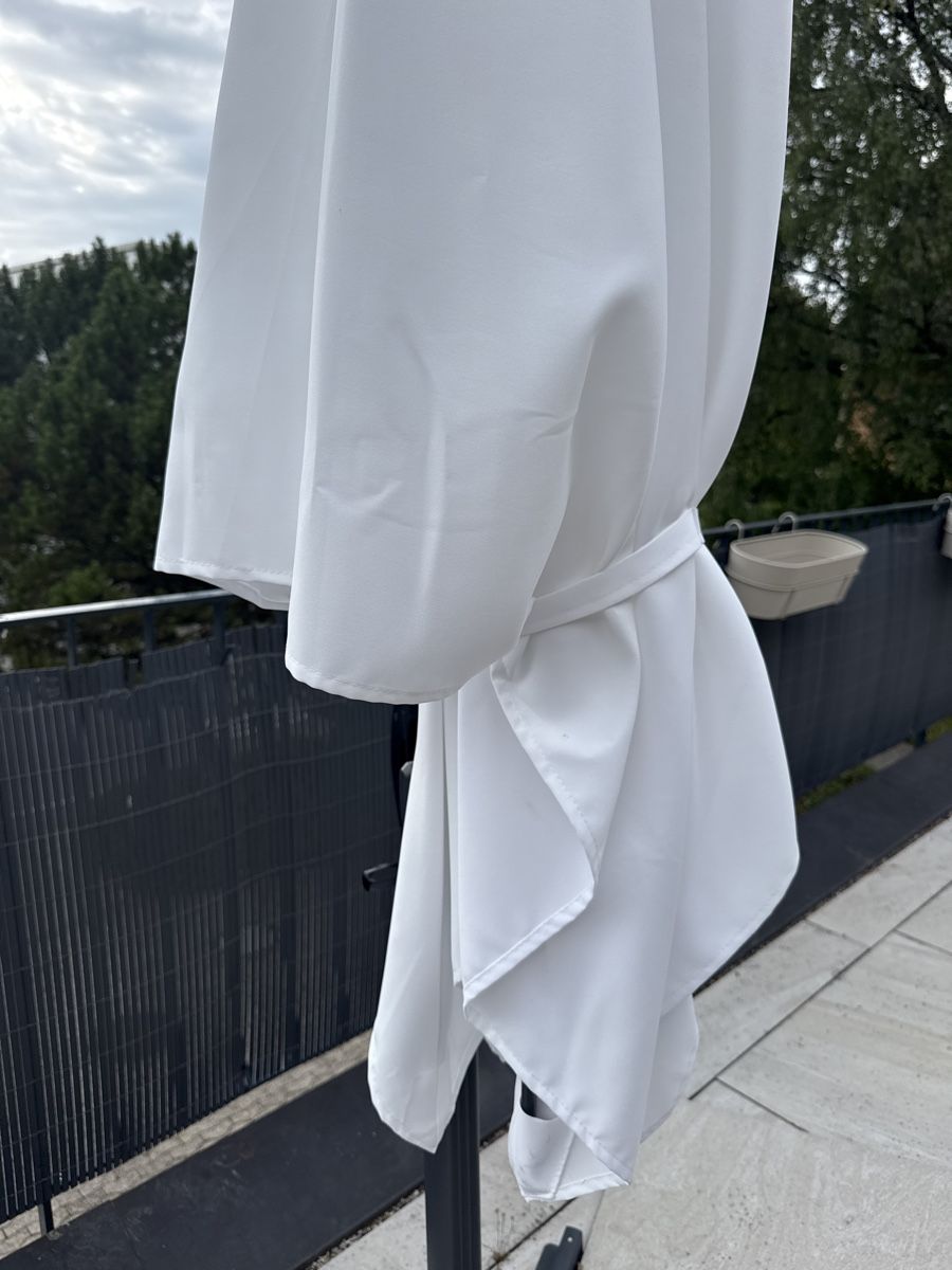 Ombrelloni: White garden umbrella like new condition – Nuovo (secondo la descrizione) da Küsnacht ZH venduto da pol_9x2x 2