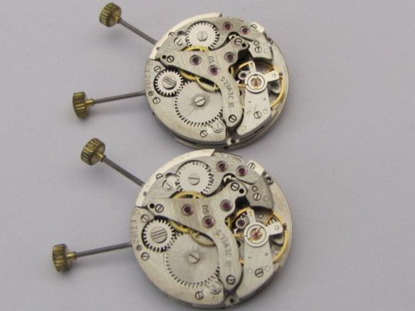Orologi: 2 Weckeruhrwerke SU, baugleich mit AS 1475. NOS – Usato da Pieterlen venduto da Flipper0 3