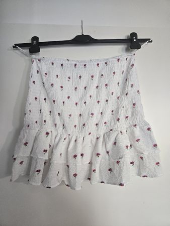 Zara Minirock Weiss Blumenmuster Rüschen Sommer Gr. M