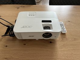 Acer Full-HD Beamer / DLP Projektor  top Zustand