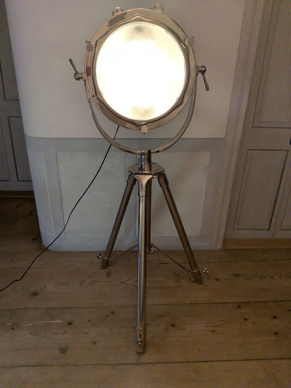 Lampen: Variable Stehlampe Chrom neuwertig – Gebraucht aus Dietfurt von Subforce1853 5