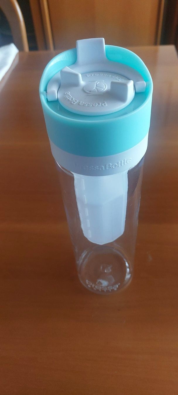 Altro in Stoviglie & Bicchieri: Pressa Bottle Squeeze System Wasserflasche mit Fruchtgeschma – Nuovo e nell'imballaggio originale da Quartino venduto da matepetra