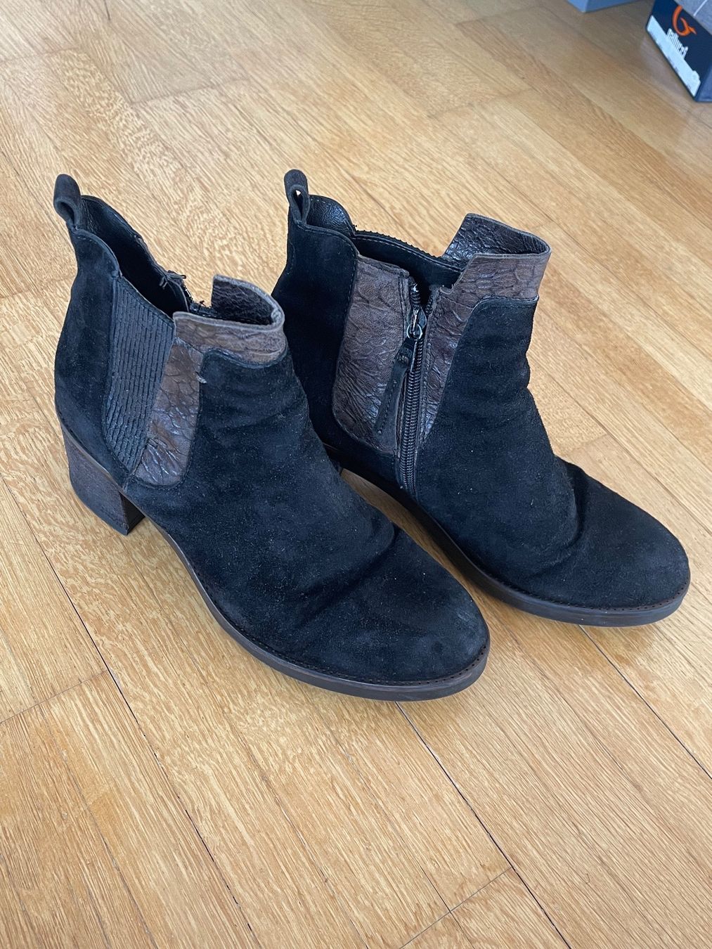 Scarpe da donna: Stiefeletten mit Absatz, Echtleder, Grösse 40 – Usato da Zürich venduto da WeisserPlanet