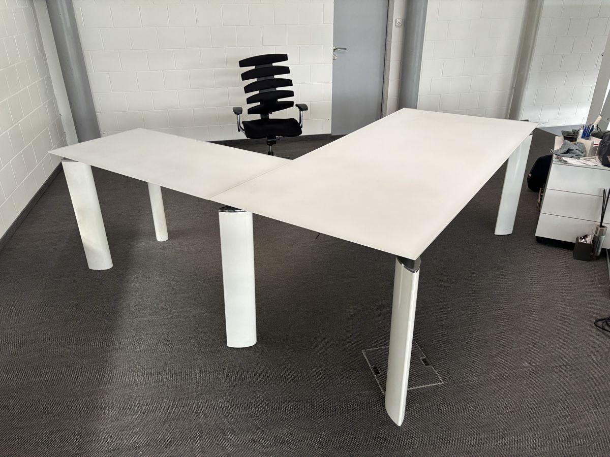 Bureaux: Bürotisch – D'occasion à Wallenwil par Mueller842