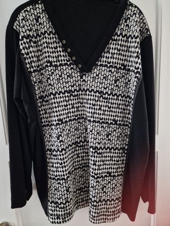 Schwarzer Langarm-Pullover mit Muster, neuwertig, Grössi 46