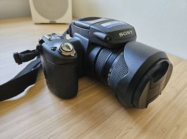Digitalkamera Sony DSC R1 mit robuster Tasche