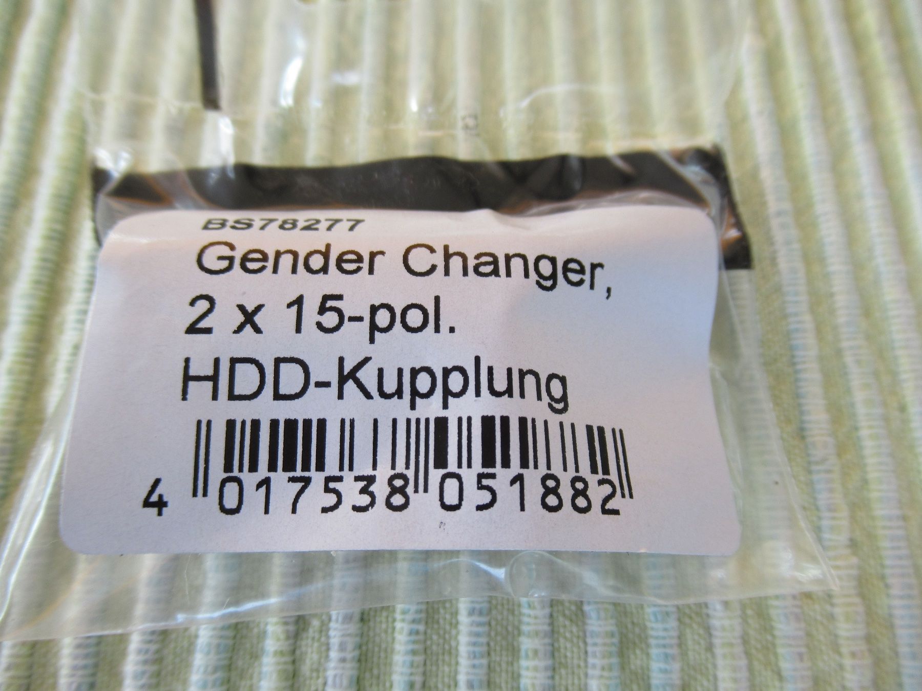Laufwerke & Adapter: VGA Gender Changer 2x15-pol – Gebraucht aus Obergösgen von cairn 1