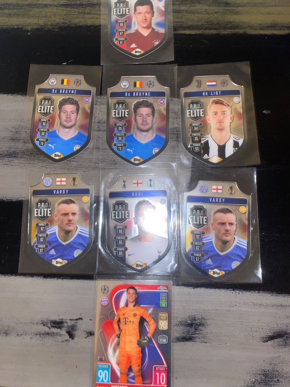 Topps Carte collezionabili: Topps Match Attax - 7 Pro Elite Shields und CR Neuer - neu – Nuovo (secondo la descrizione) da Unterlunkhofen venduto da PaniNicola
