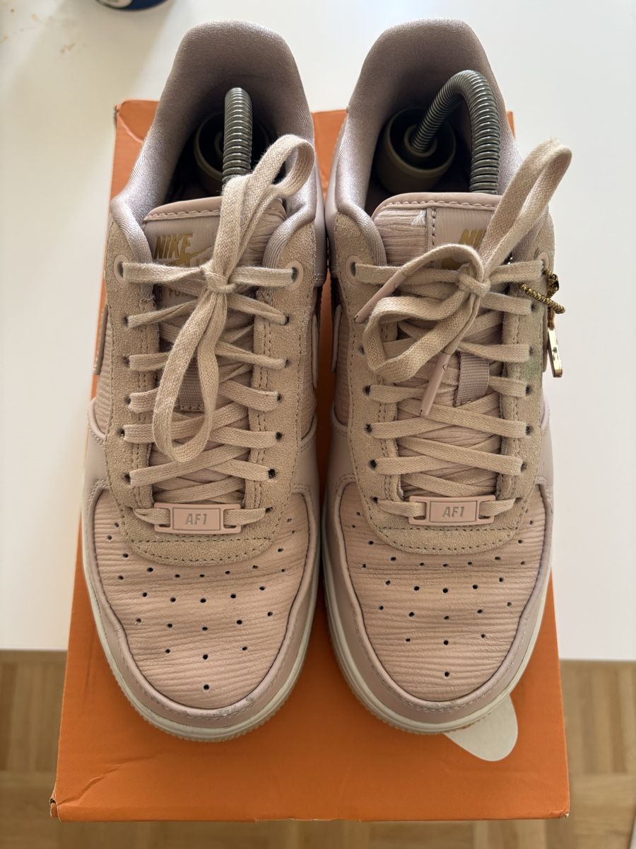 Nike Damenschuhe: Air Force 1, Spezial Edition 2018, Gr. 38/24cm – Gebraucht aus Rorschach von CREDOCONTRO 2