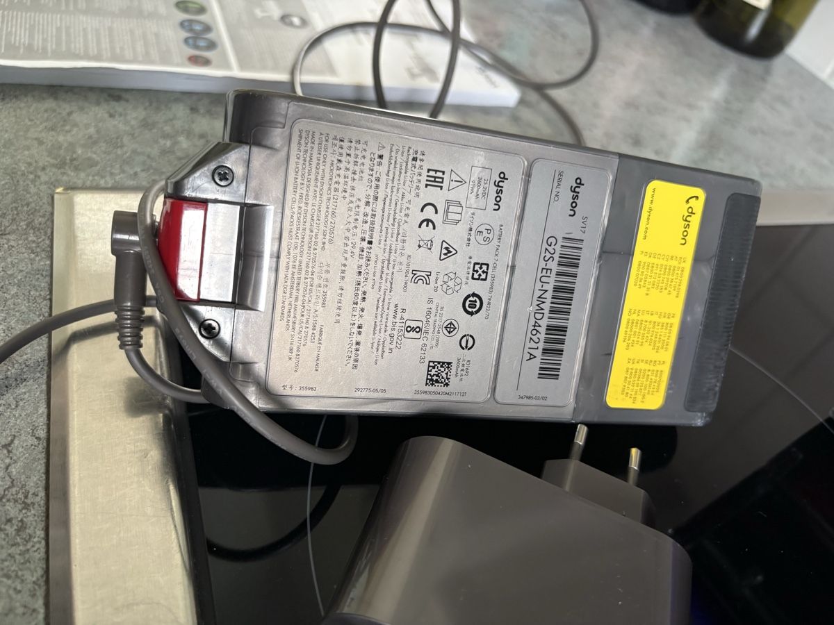 Dyson Aspirapolveri & Accessori: Dyson v11 Akku Staubsauger  – Usato da Hittnau venduto da Brugab 7
