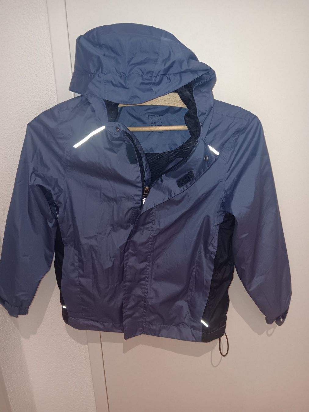 Jacken & Mäntel: Kinder Regenjacke  , Gr. 122/128 – Gebraucht aus Gelterkinden von ram_5vkp