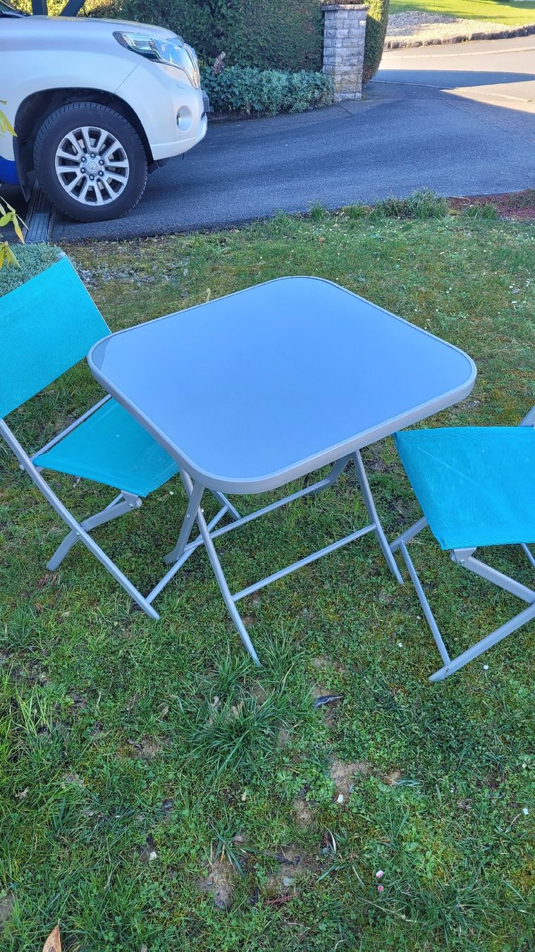 Tischset: Gartenset Tisch mit 2 Stühlen, klappbar – Gebraucht aus Horgenberg von Klatschmohnmaria