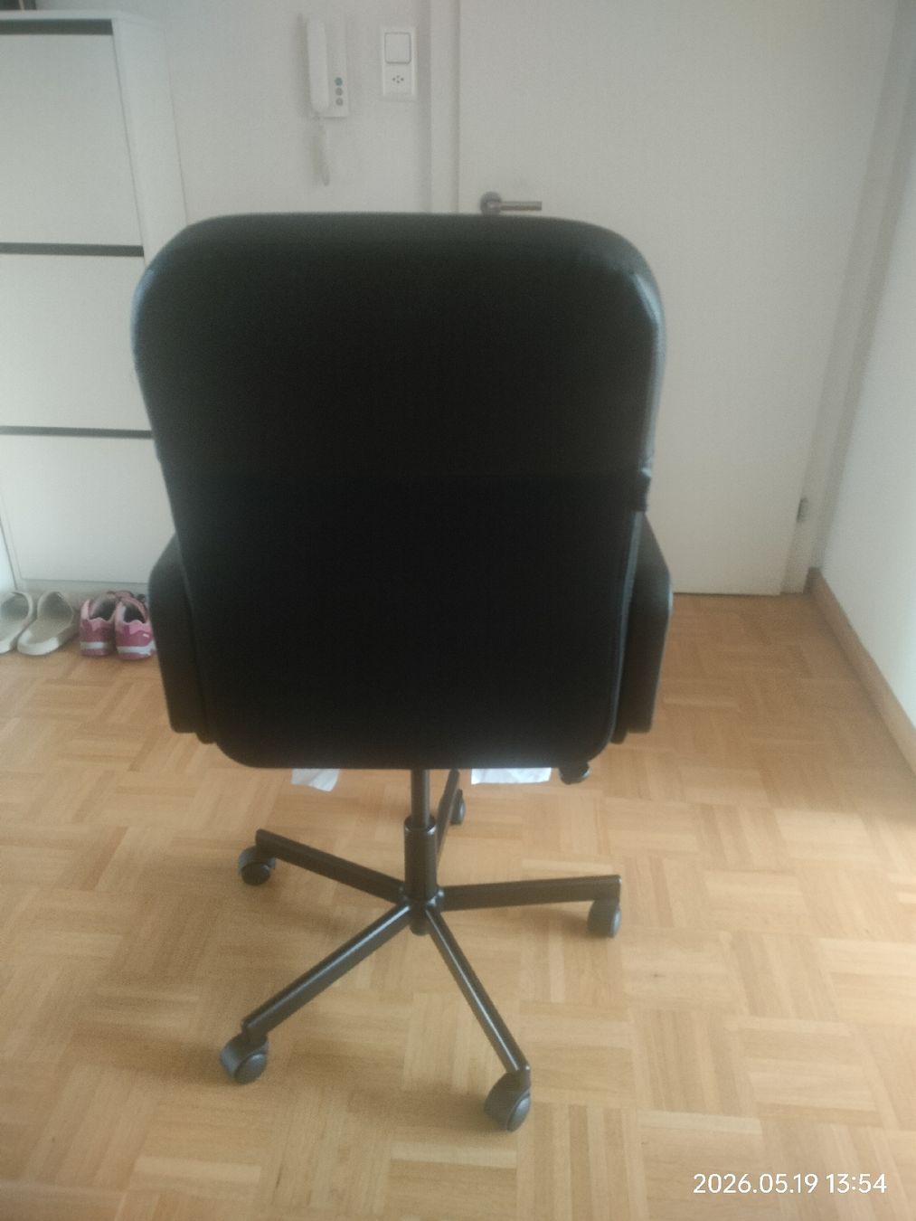 Ikea Chaises: Swivel chair Bomstad black – Neuf (Voir description) à Basel par vik_7qc8 1