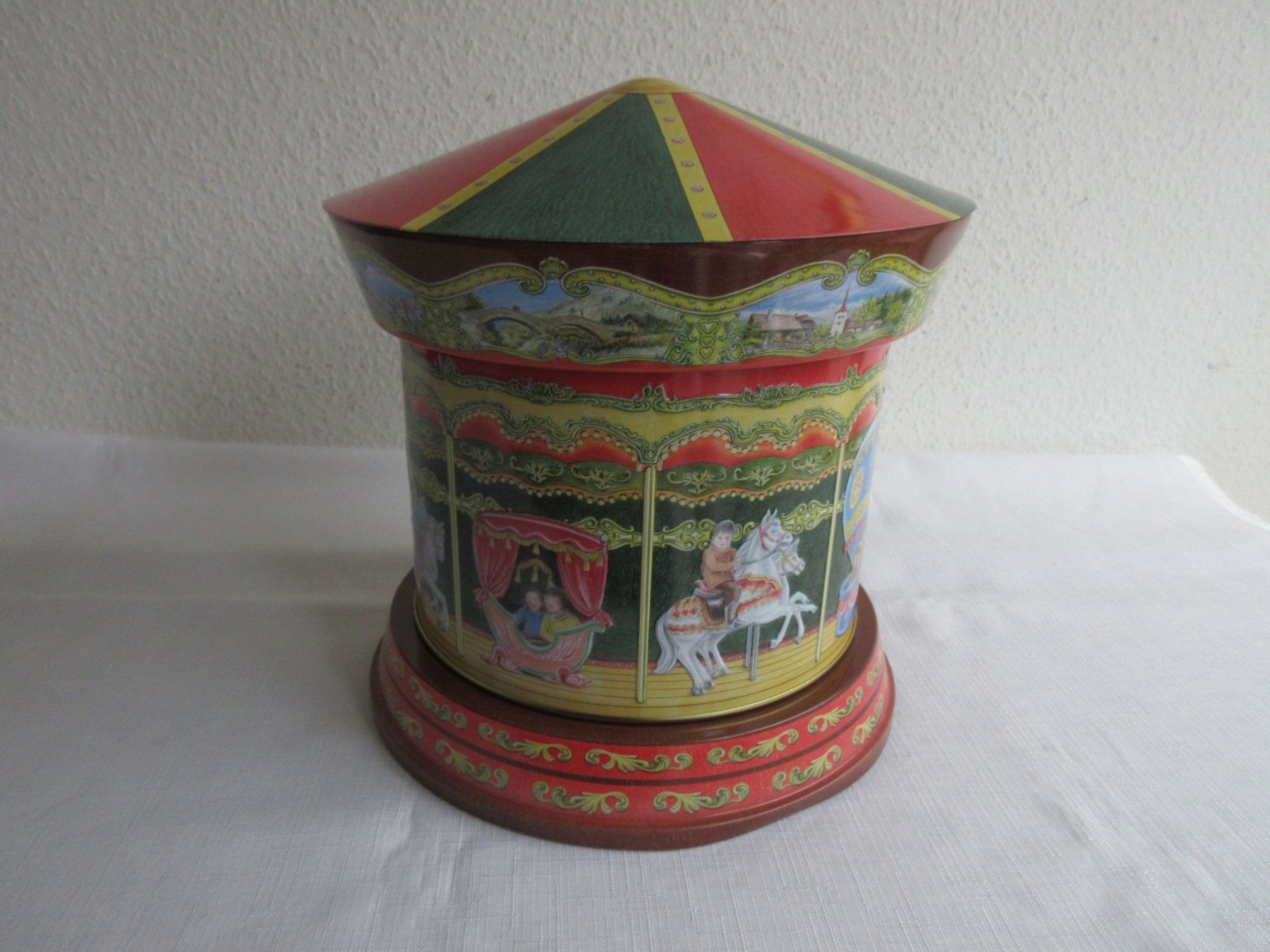 Carillon: Karussell-Dose vom Läckerli Huus, 2011 – Usato da Binningen venduto da Oldfashion 2