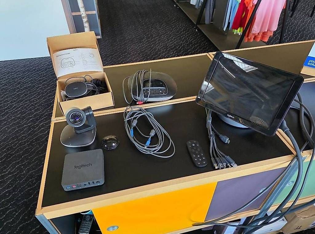 Videocamere: Logitech video conférence Videokonferenzsystem – Usato da Chézard-St-Martin venduto da Boardch
