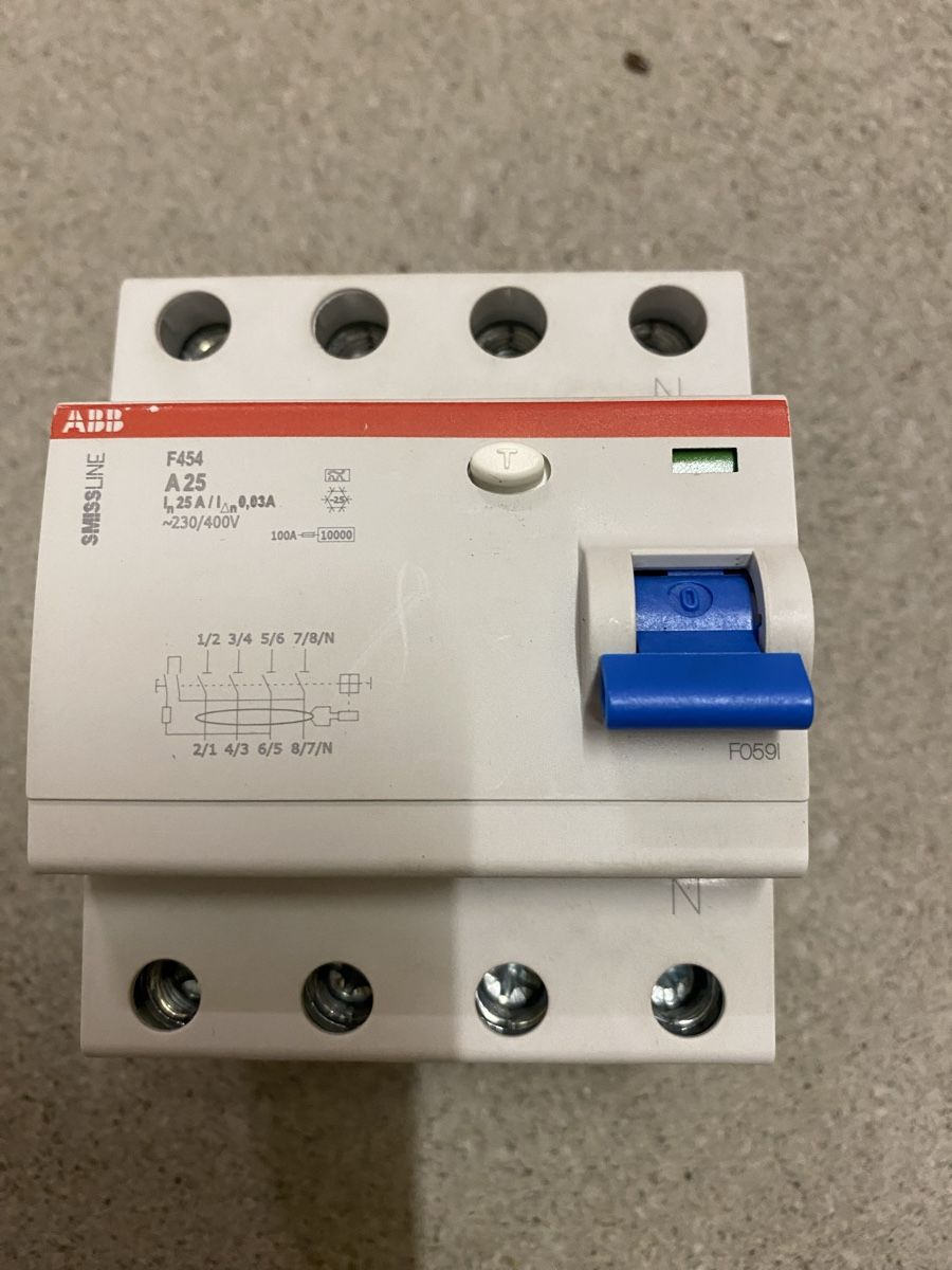 ABB Interruttori: Fehlerstromschutzschalter – Nuovo (secondo la descrizione) da Bütschwil venduto da Amazing_target