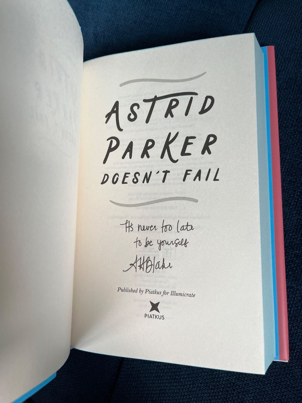 Libri: Astrid Parker Doesn't Fail-Ashley Herring Blake -Illumicrate – Nuovo (secondo la descrizione) da Zürich venduto da neitscha 3