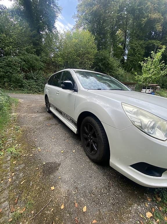 Subaru Autos: Subaru Legacy 2.0i AWD – D'occasion à Hombrechtikon par MIB2GP 2