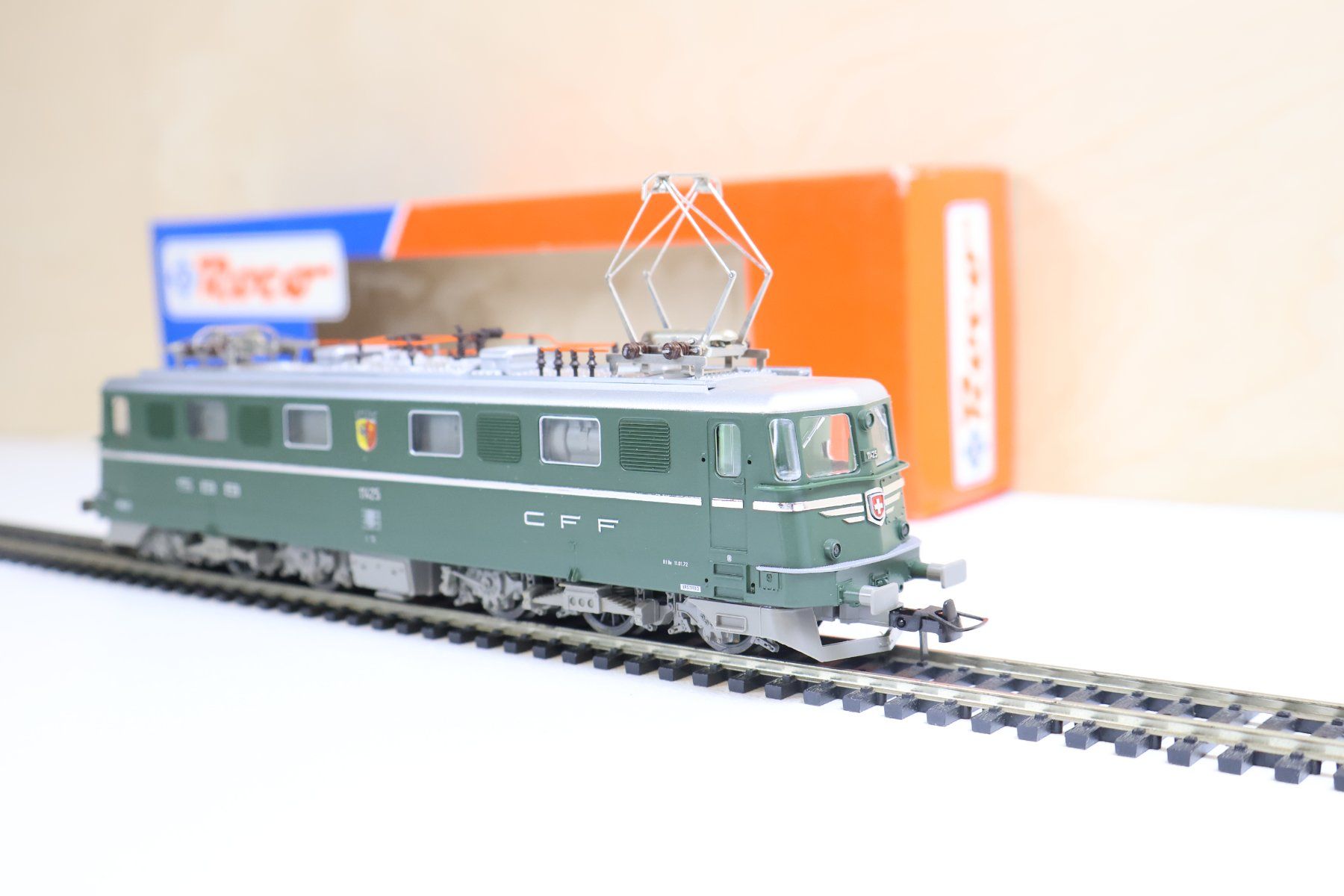 Roco Modellini di ferrovie: ROCO SBB Ae 6/6 E-Lok "Genf" 43696 - Top Modell H0 – Usato da Winterthur venduto da Monstera 3