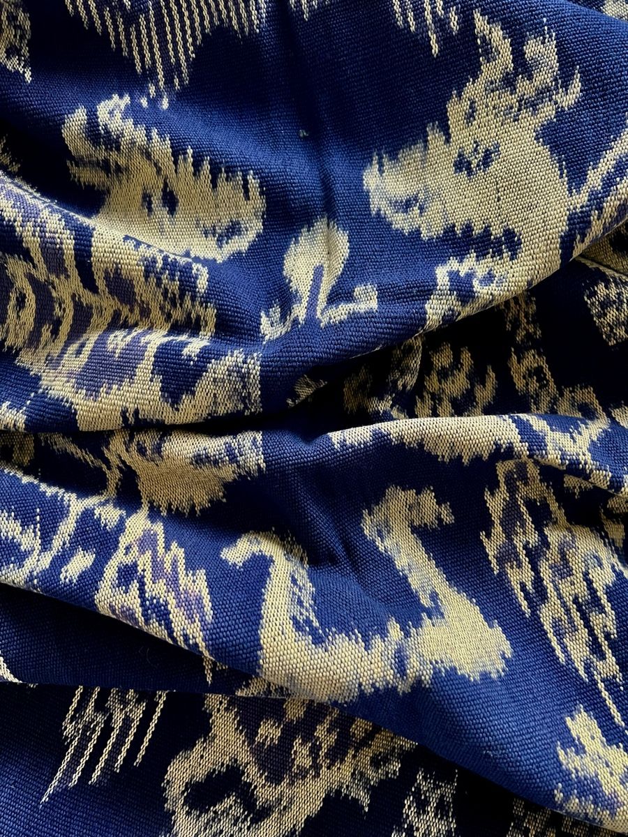 Tessuti: Indonesischer Vintage Ikat-Textile  mythischem Drachendesign – Usato da Moehlin venduto da Balirain 4
