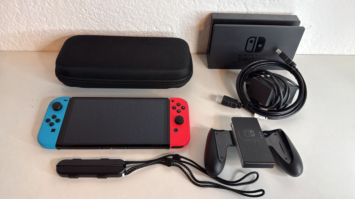 Nintendo Console: Nintendo Switch OLED - Great Condition, Includes Everything! – Usato da Ehrendingen venduto da bubulence
