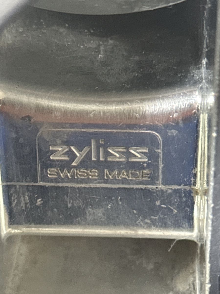 Zyliss Elettrodomestici da cucina: Zyliss Käsereibe mit 5 Einsätzen gebraucht – Usato da Zürich venduto da Chaeffeler 3
