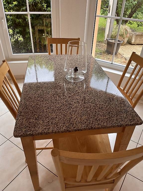 Tischset: Table cuisine plateau granit & 4 chaises  – Gebraucht aus Les Evouettes von Florikatia
