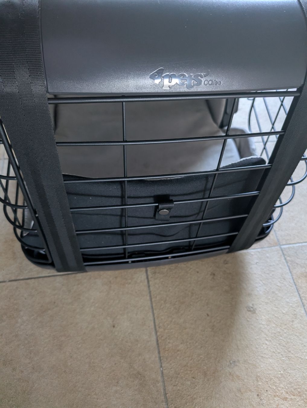 4pets Gabbie, trasporto & Sicurezza: 4pets Caree Transportbox "Cool Grey", neuwertig  – Usato da Flüh venduto da Nadja3345 7