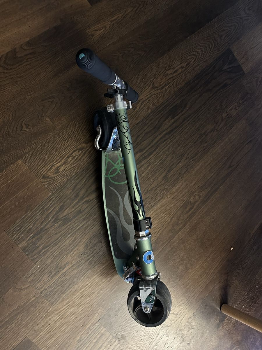 Micro Kickboard: Trottinette micro rocket – Gebraucht aus Zürich von florence.miguet 1