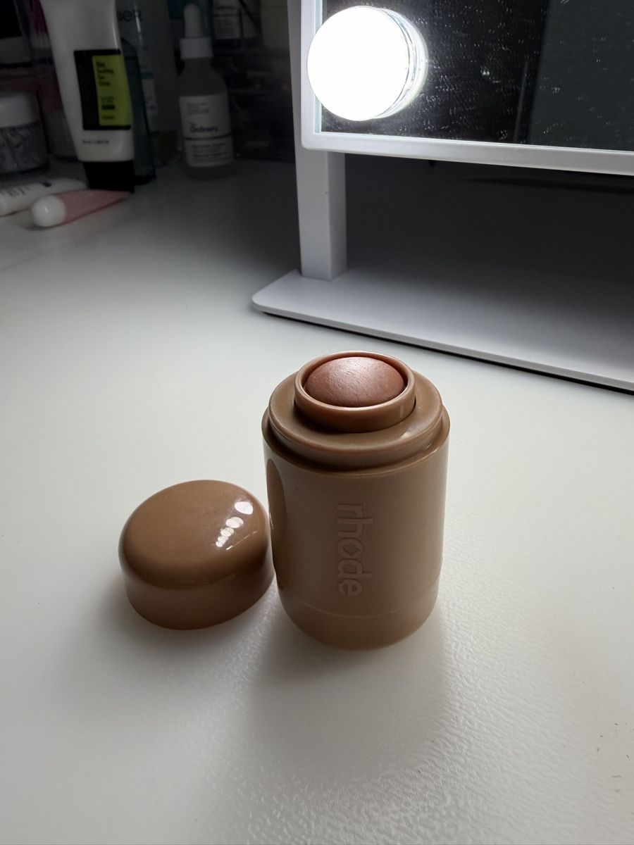 Rhode Make-up: Rhode Pocket Blush - Secondhand Summer Beauty Essential – Usato da Merenschwand venduto da selenaaneles