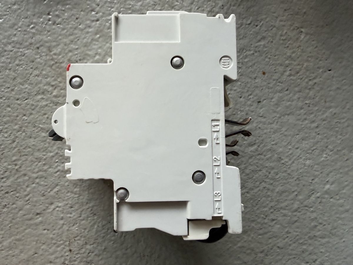 ABB Elektrotechnik: Divers disjoncteurs et contacts  – Gebraucht aus Court von Sam771 3
