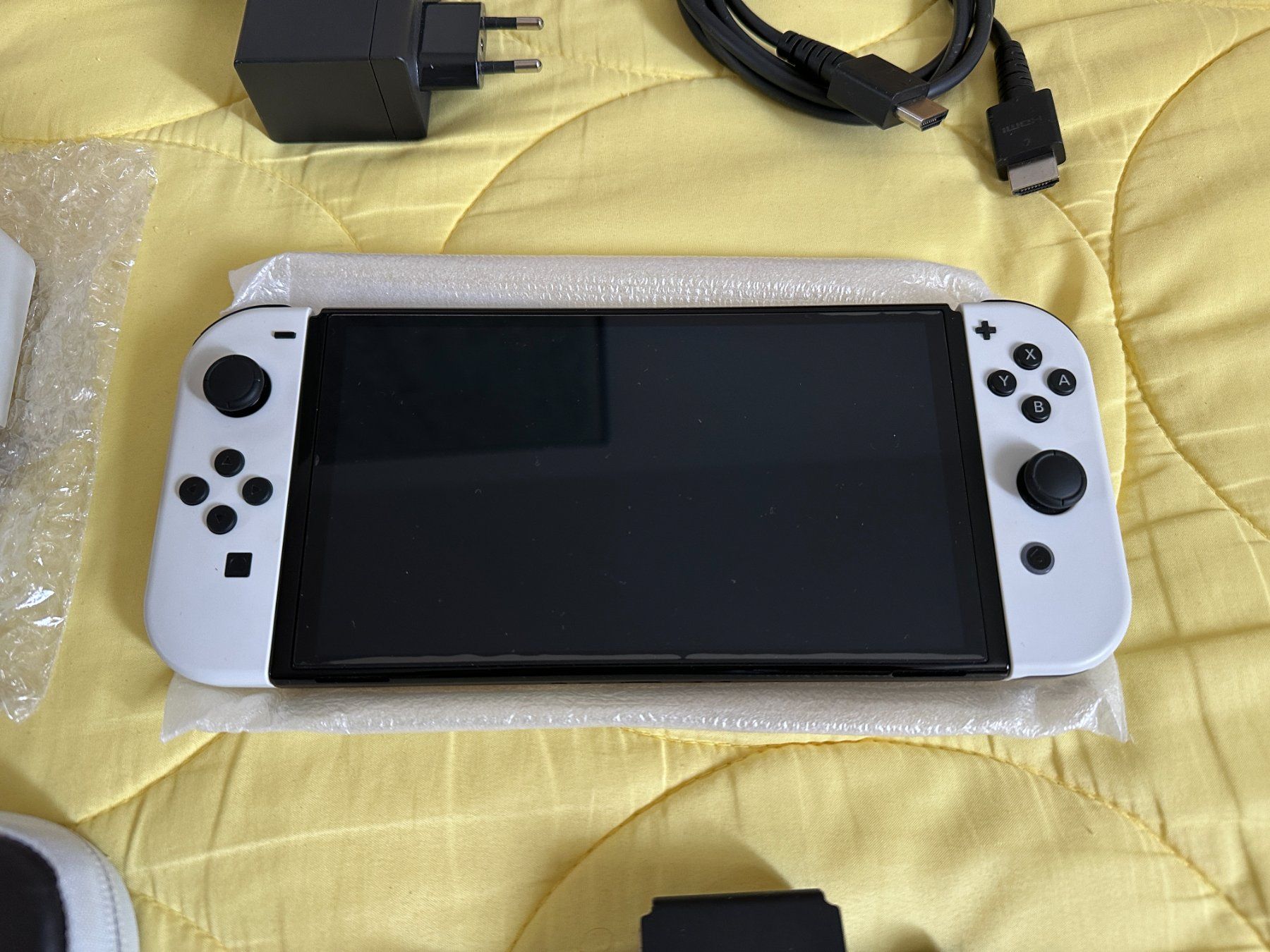 Nintendo Consoles: Nintendo Switch OLED + custodia – D'occasion à Minusio par alessvogel 1
