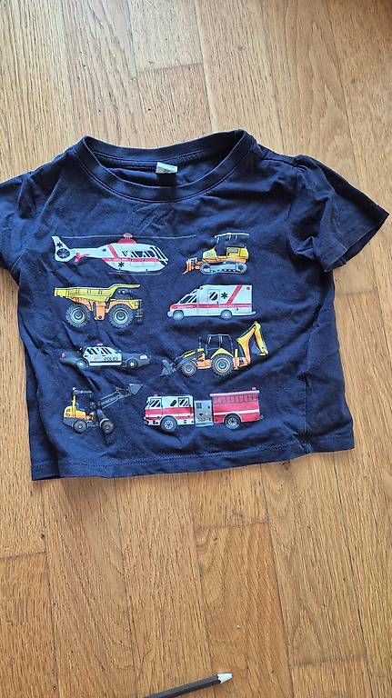 Camicie, T-shirt & Polo: T-Shirt Gr. 98 – Usato da Unterentfelden venduto da jkl_59w2
