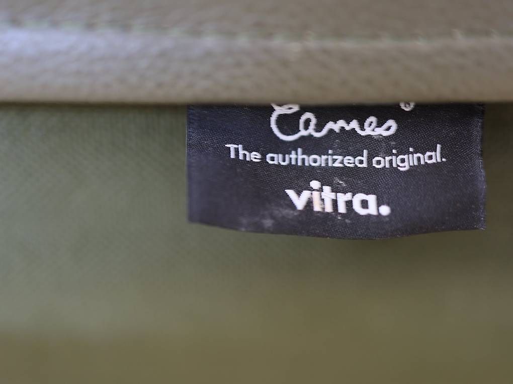 Eames Sedie: Vitra Eames EA 208 Softpad Bürostühle | Olive Leder – Usato da Meinisberg venduto da atelier_TILIJA 8
