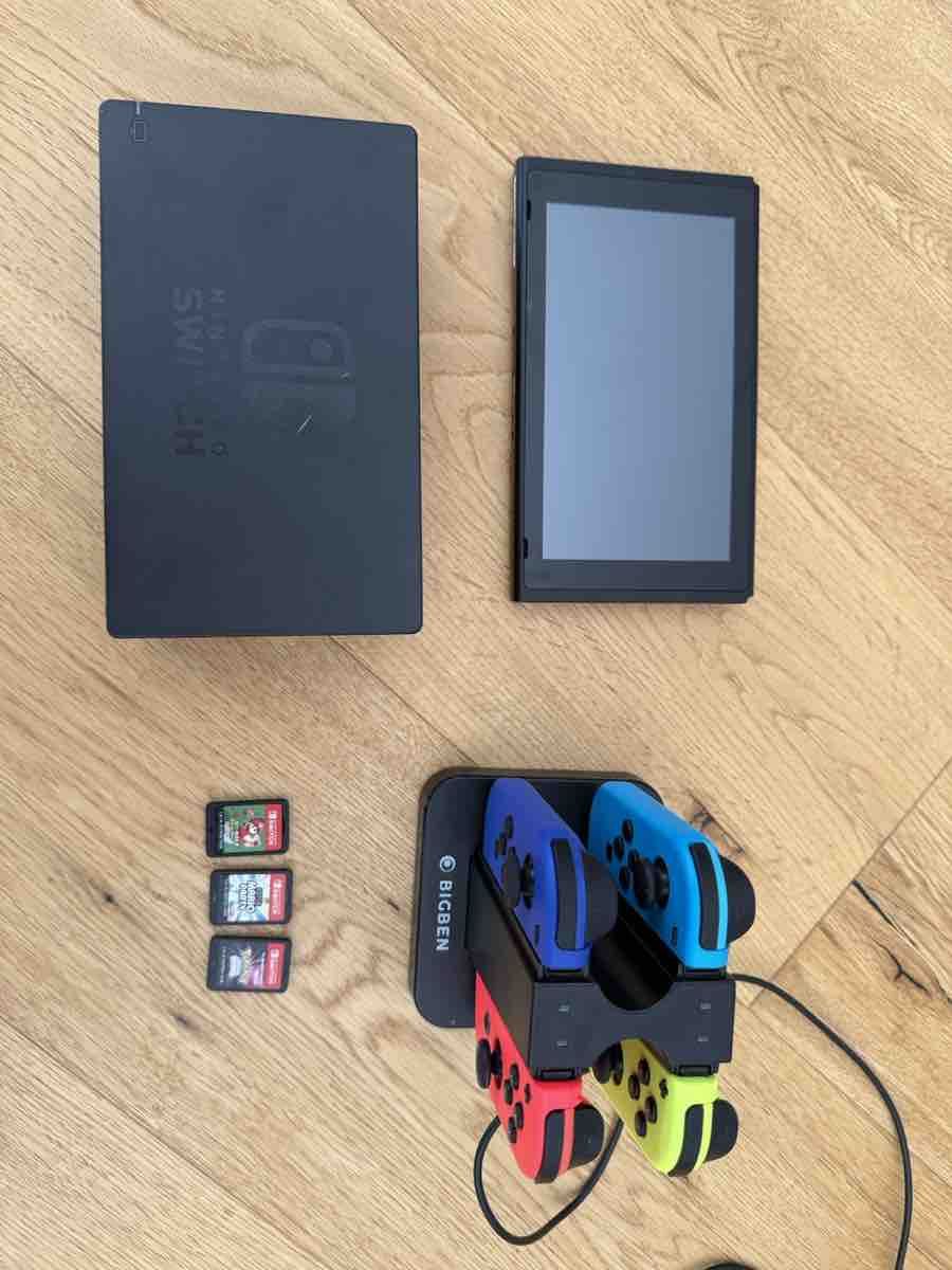 Nintendo Console: Nintendo Switch Konsole mit Zubehör und Mariokart 8 – Usato da Gähwil venduto da Flori888