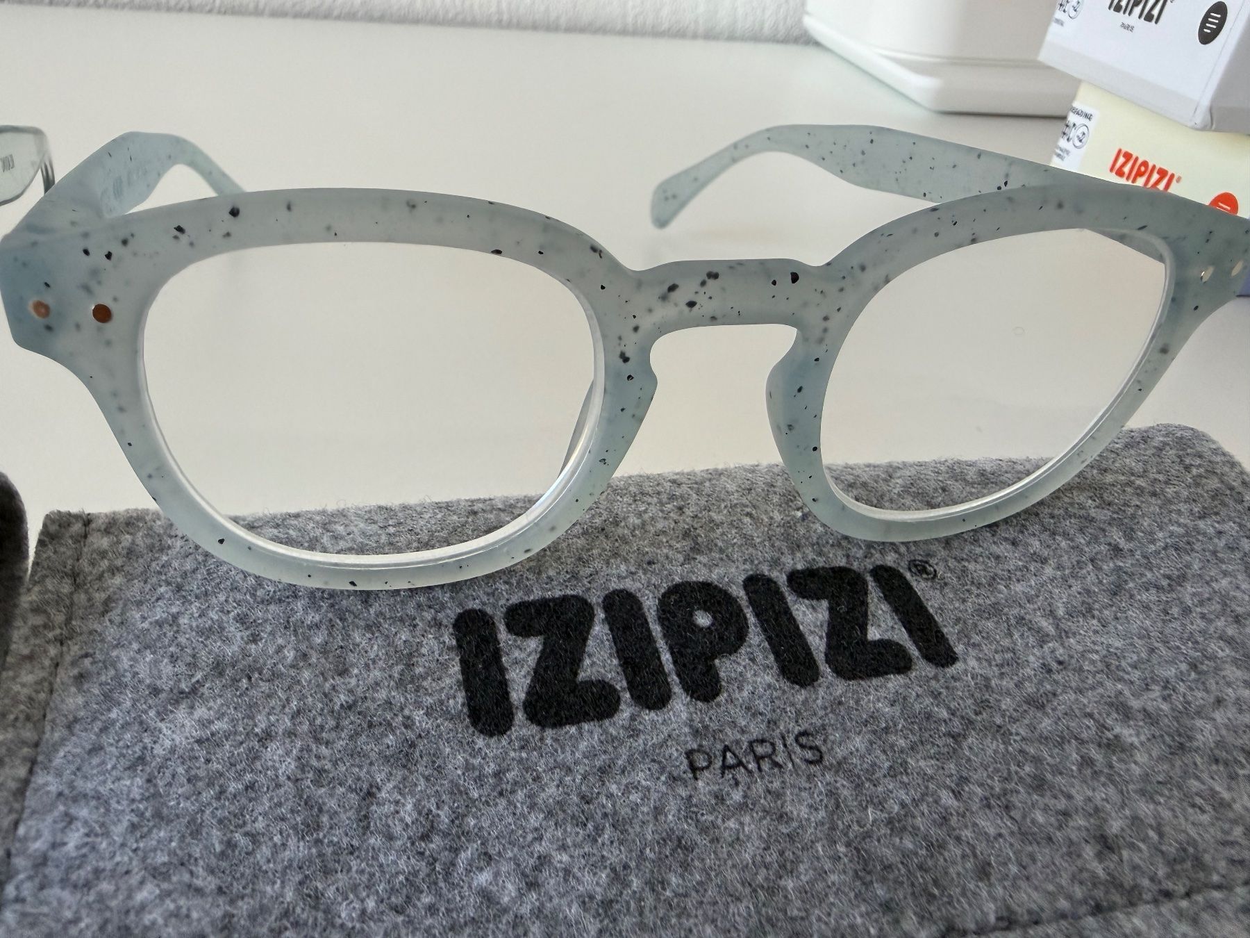 Izipizi Brillen & Gläser: IZIPIZI  LESEBRILLE - SET [Dioptrien +2] – Gebraucht aus Chur von patrizia.ehrbar
