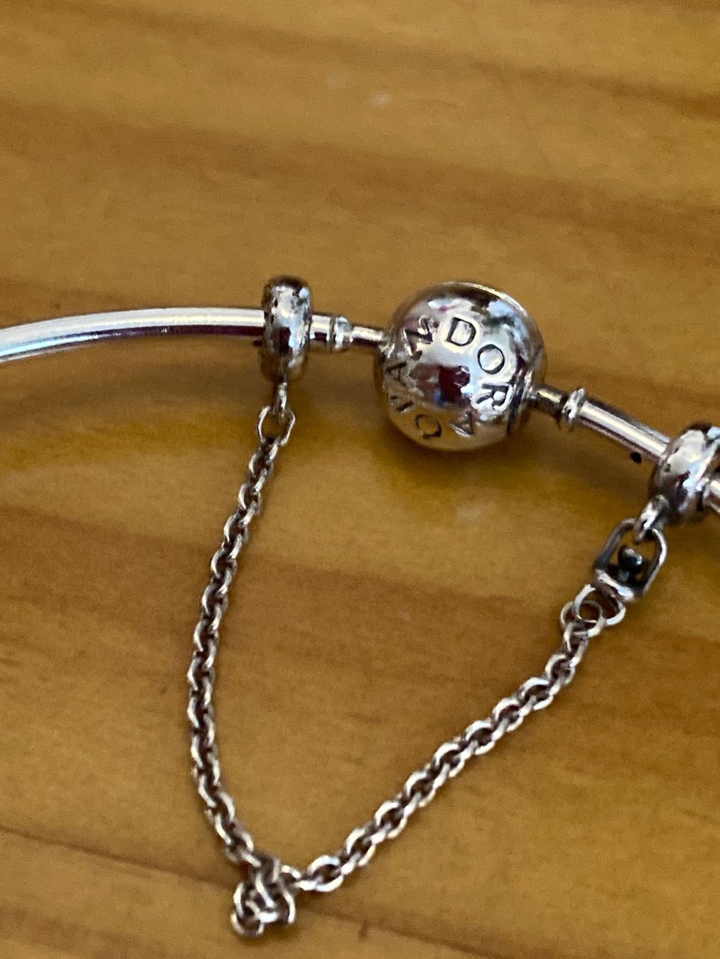 Pandora Armbänder & -reifen: Pandora Armreif 925 Silber mit 2 Charms – Gebraucht aus Zuerich von SaTs-43 2