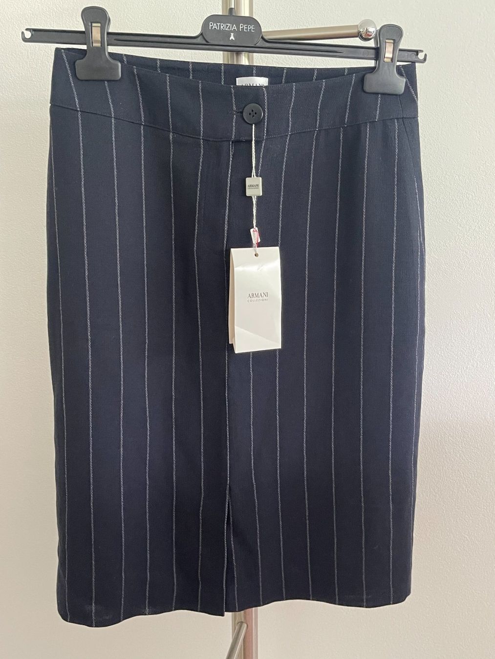 Armani Gonne: Jupe Armani RMN14T – Nuovo e nell'imballaggio originale da Commugny venduto da j1976