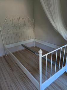 Betten: Leirvik Bett Ikea, 140x200cm – Gebraucht aus Riggisberg von F.Jungi