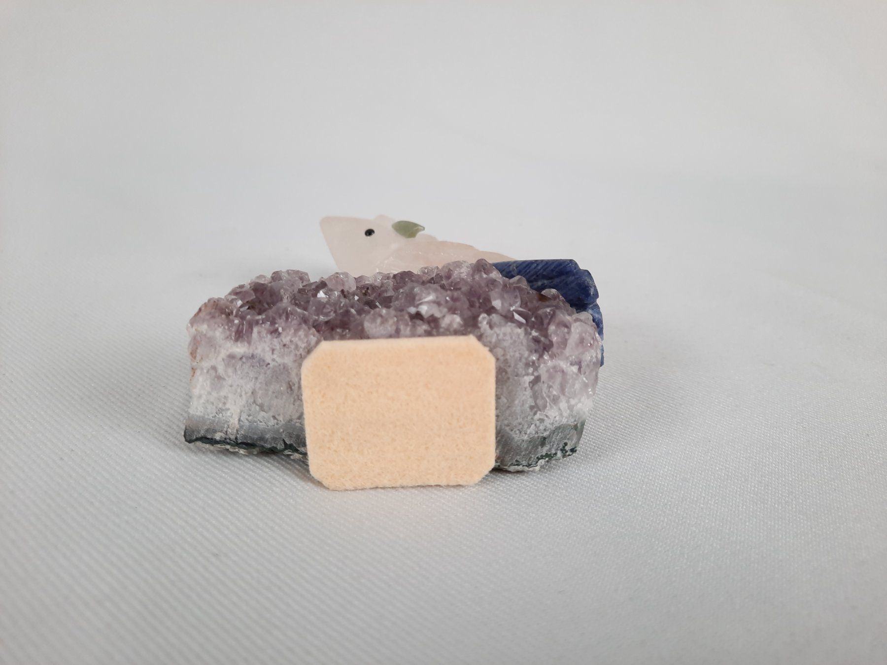 Mineralien & Heilsteine: Tukan & Eule aus Edelstein auf Amethyst – Gebraucht aus Beinwil am See von Restwert_Beinwil 5