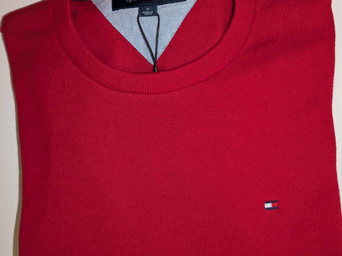 Tommy Hilfiger Pulls & Sweat-shirts: Herrenpullover Tommy Hilfiger, rot Gr. M – D'occasion à Ermatingen par Hanni_und_Nanni