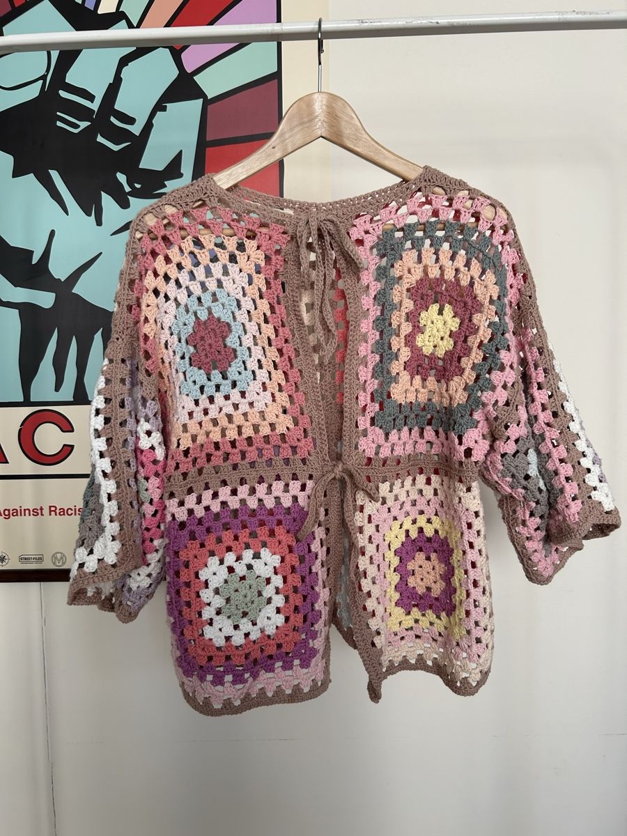 Giacche: Crocheted Cardigan Granny Square Multi-color Size m – Usato da Zürich venduto da fan_z5fl