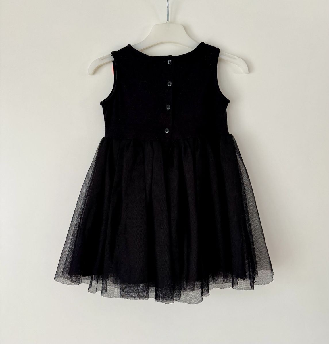 Vestiti & Gonne: Schwarzes Tüllkleid mit Schleife, Gr. 104 – Usato da Flumenthal venduto da Krajan 1