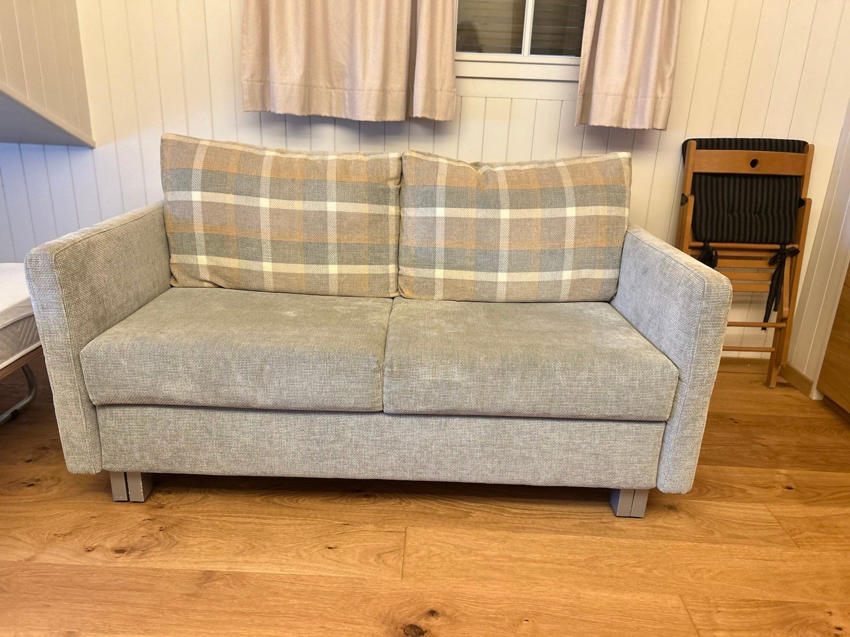 Pfister Sofas: Canapé lit 2 places – D'occasion à Chesières par mic_san