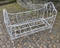 Antikes Metall Kinderbett / Spitalbett um 1900